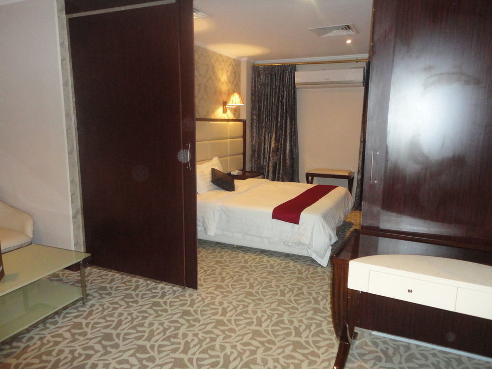 Imperial Suites Hotel Манама Екстер'єр фото
