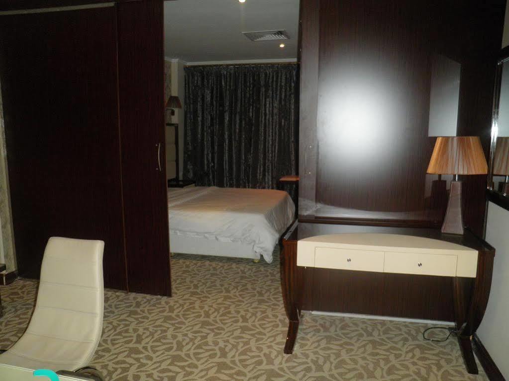 Imperial Suites Hotel Манама Екстер'єр фото